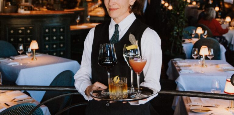 Forget ’90s fashion. Let’s hear it for ’90s-era restaurant service