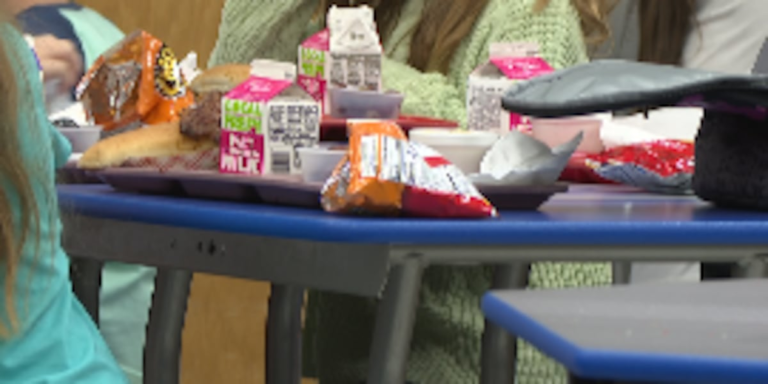 Kentucky schools offering students free food